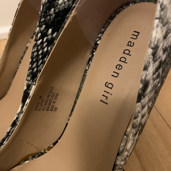Madden girl faux snake skin heels size 9 - Picture 2 of 4